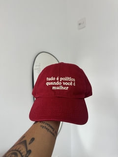 BONÉ TUDO É POLÍTICO na internet