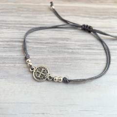 Pulsera San Benito gris en internet