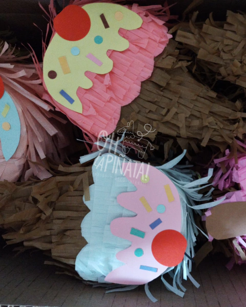 Baby piñata Heladitos