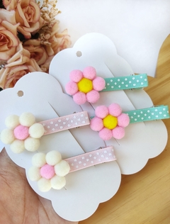 Par Hair clips Flores Pompons - comprar online