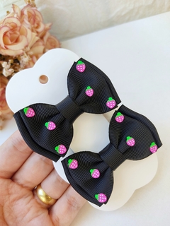 Par mini confetes de corações
