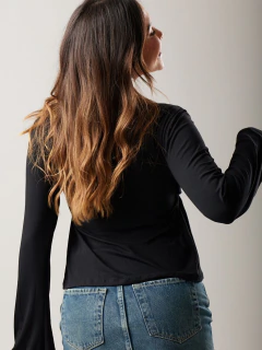 BL040 - Blusa Laço Frontal Manga Longa - Preto - comprar online