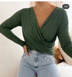 Blusa Juju na internet