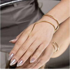 Bracelete de mão na internet