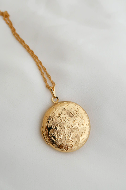 Colar Relicário com Foto Ludmila Ouro - comprar online