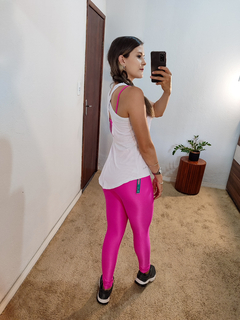 Camiseta tapa bumbum branca - comprar online