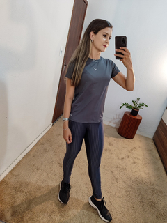 Blusa manga cinza na internet
