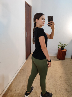 Blusa Tânia gola V preta - comprar online