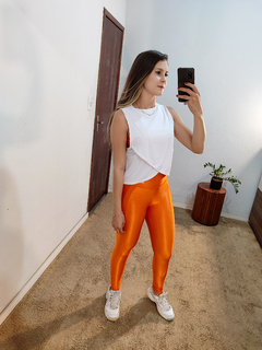 Blusa multiformas Jess branca na internet