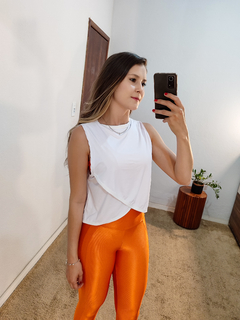 Blusa multiformas Jess branca na internet