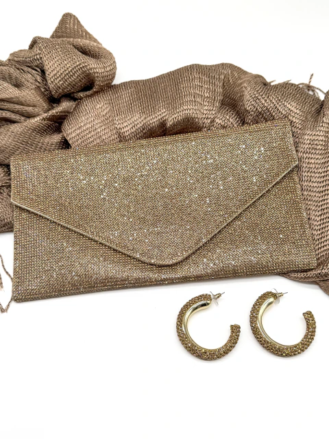 Shop the look (Aros + chal + sobre)