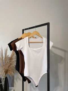 Body Melissa na internet