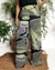 Calça Pantalona com  cós de Pala e elástico largo  , estampa estilo pintura em preto, lima e off . caimento soltinho