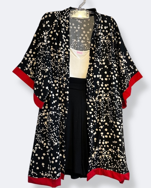 Maxi Kimono Estampado preto e branco com vermelho - comprar online