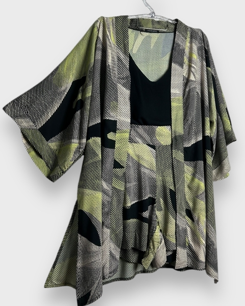 Conjunto de Maxi kimono +short estampa abstrata folhagem verde, lima e preto