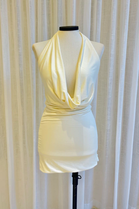 Vestido Curto Decote Fluido - comprar online