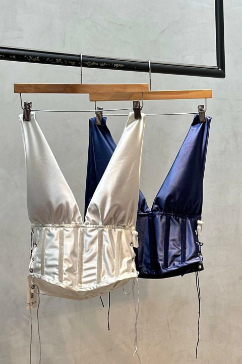 Cropped Ilhós Cetim - comprar online