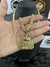 PINGENTE PLACA COM COROA `A FAVELA VENCEU` - GRANDE - Banhado em ouro18k