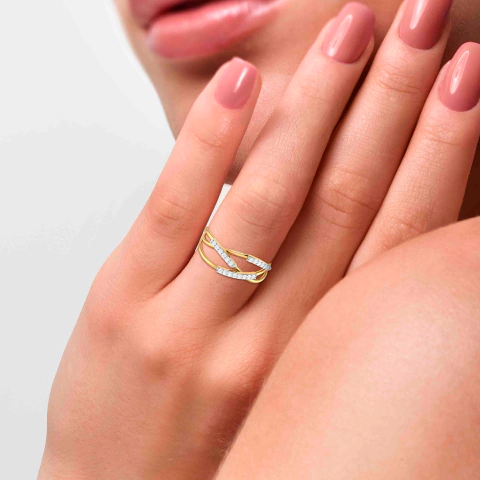 Anel Ouro Amarelo 18k 8 pontos de Diamantes