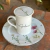 CONJUNTO CANECA COM TAMPA E PRATO DE SOBREMESA | COLEÇÃO FLORES - Meraki Porcelanas