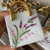 BOLSINHA DE PORCELANA - LAVANDAS PINTADA A MÃO