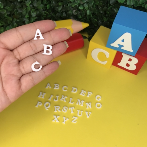 Aplique Letra Branca Acrílico ( 1,5cm ) - 10 Unidades - comprar online
