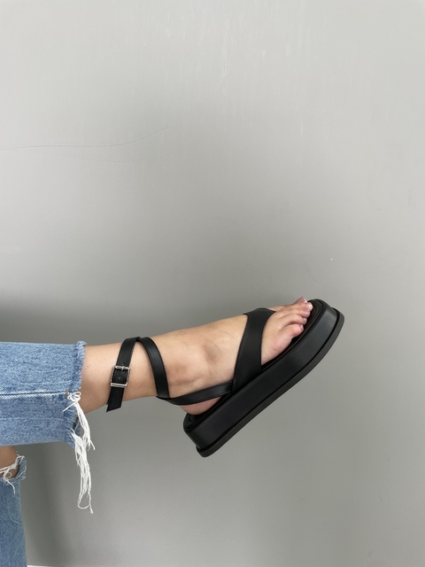 Flatform Chinelo Com Fechamento - Mabel - Preto