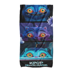 TOALLON MICROFIBRA PLAYERO 3 GATOS GUERRERAS KPOP - DEMON HUNTER TOA269 en internet