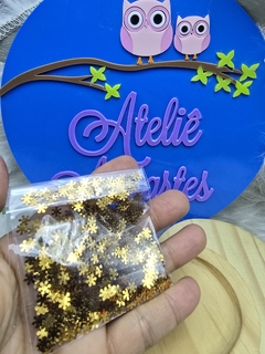 Flocos neve Dourado Paetê Holográfico com 5 GRAMAS - com aprox.575 Peças-Atelie Adriartes - na internet