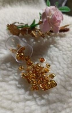 Flores ABS com furo C/40 Und ( Florzinhas , furinho )- Aprox 40 pçs na internet