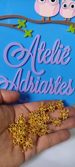 Pingente Leme Dourado de Metal 2cm x 1,5cm 20 Unidades - Atelier Adriartes