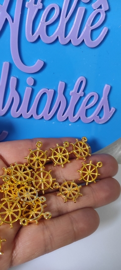 Pingente Leme Dourado de Metal 2cm x 1,5cm 20 Unidades - comprar online