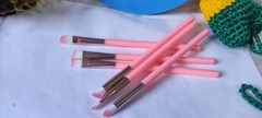 Kit com 06 Pincéis Rosa na internet