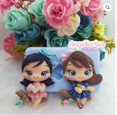 Molde Menina no Tronco - Angellartes - comprar online