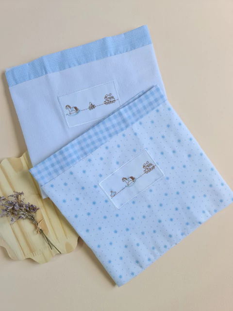 Cueiro flanelado bebê , bordado cavalinho de pau azul - comprar online