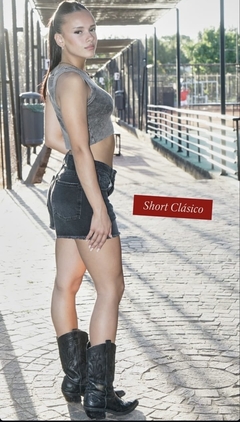 SHORT NEGRO AHUMADO