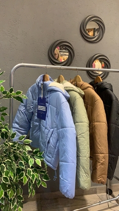 107 CAMPERA IVONE OJO ROJO