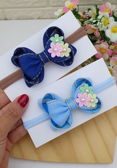 Laço mini boutique com gravatinha jeans.