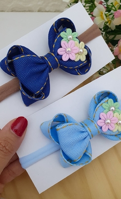 Laço mini boutique com gravatinha jeans. - comprar online