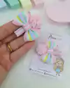 Parzinho jeans listrado com pompom de tecido.