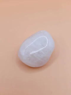 Quartzo branco rolado - comprar online