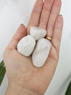 Quartzo branco rolado