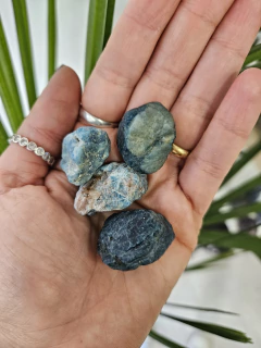 Apatita azul bruta