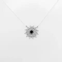 Colar de Mandala Vazada com Ônix
