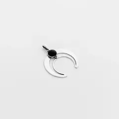 Pingente Meia Lua Invertida com Ônix - comprar online