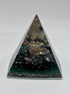 Orgonite pirâmide - Vale Dos Sonhos Artes