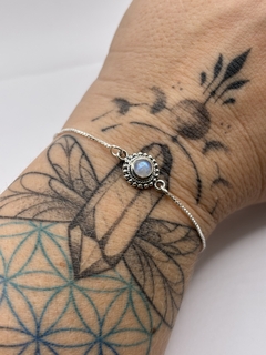 Pulseira em prata com pedra da lua - comprar online