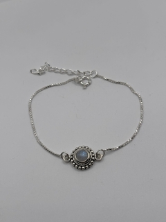 Pulseira em prata com pedra da lua na internet
