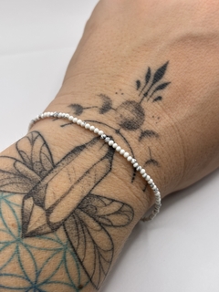 Pulseira de pedras multifacetada howlita - comprar online