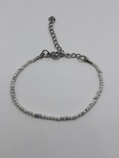 Pulseira de pedras multifacetada howlita na internet